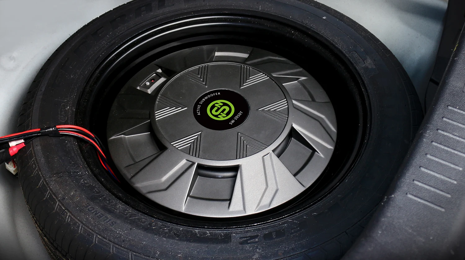 Avtomobil subwoofer